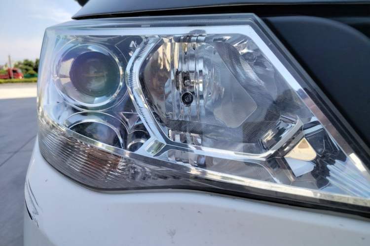 Used Wuling 730 2020 Commercial Vehicle 1.5L Manual Value Edition 7 Seats Right Front Headlight