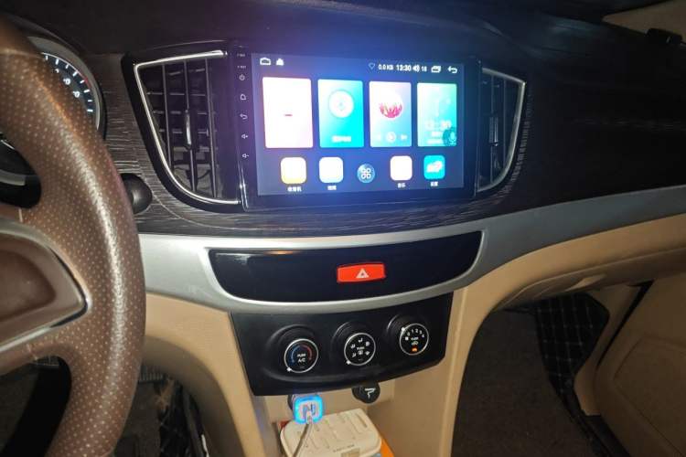 Used Wuling 730 2020 Commercial Vehicle 1.5L Manual Value Edition 7 Seats Audio And AC Panel