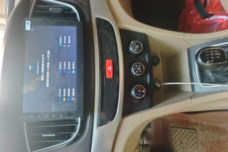 Used Wuling 730 2020 Commercial Vehicle 1.5L Manual Value Edition 7 Seats Audio And AC Panel
