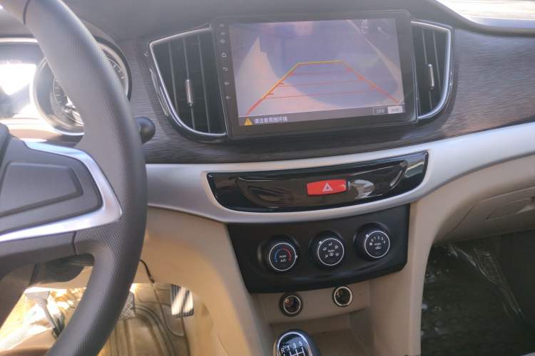 Used Wuling 730 2020 Commercial Vehicle 1.5L Manual Value Edition 7 Seats Audio And AC Panel