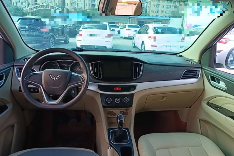 Used Wuling 730 2020 Commercial Vehicle 1.5L Manual Value Edition 8 Seats Center Console