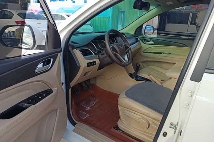 Used Wuling 730 2020 Commercial Vehicle 1.5L Manual Value Edition 8 Seats Driver Seat