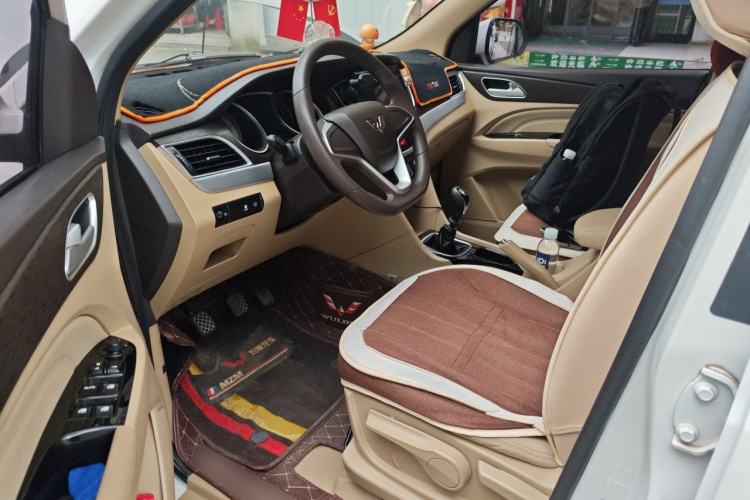 Used Wuling 730 2020 Commercial Vehicle 1.5L Manual Value Edition 7 Seats Driver Seat
