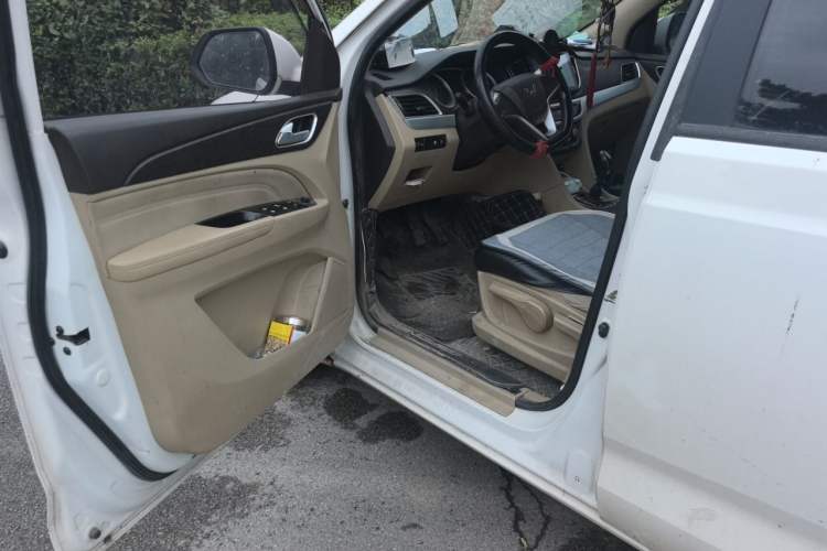 Used Wuling 730 2020 Commercial Vehicle 1.5L Manual Value Edition 7 Seats Driver Seat