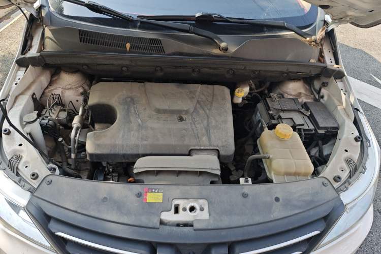 Used Wuling 730 2020 Commercial Vehicle 1.5L Manual Value Edition 7 Seats Engine Bay