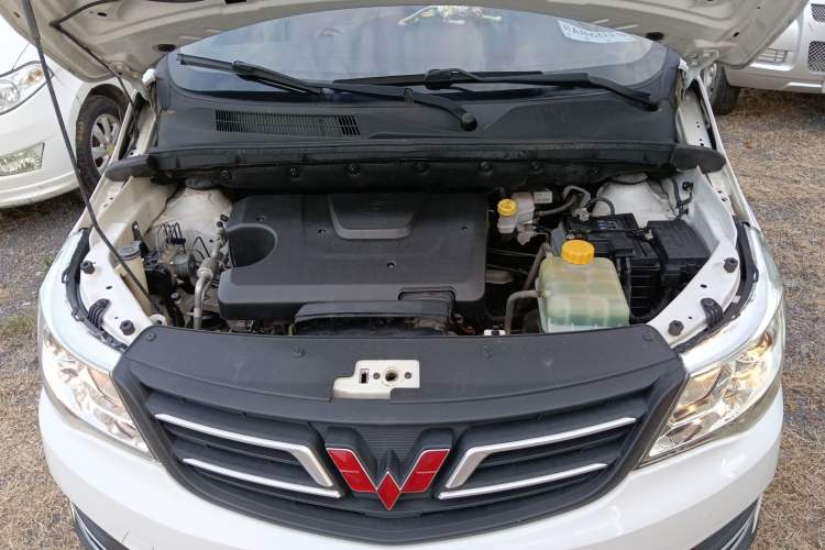 Used Wuling 730 2020 Commercial Vehicle 1.5L Manual Value Edition 7 Seats Engine Bay