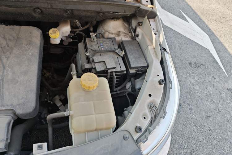 Used Wuling 730 2020 Commercial Vehicle 1.5L Manual Value Edition 7 Seats Engine Bay Left