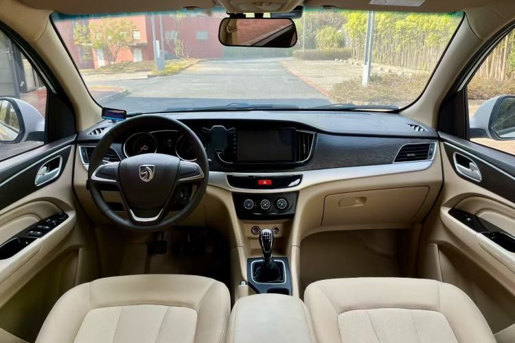 Used Wuling 730 2020 Commercial Vehicle 1.5L Manual Value Edition 7 Seats Exterior 4