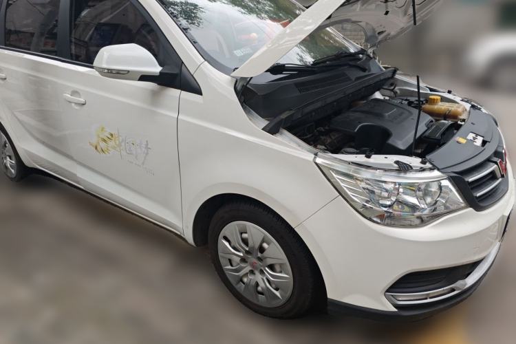Used Wuling 730 2020 Commercial Vehicle 1.5L Manual Value Edition 7 Seats Front Right 45 Deg