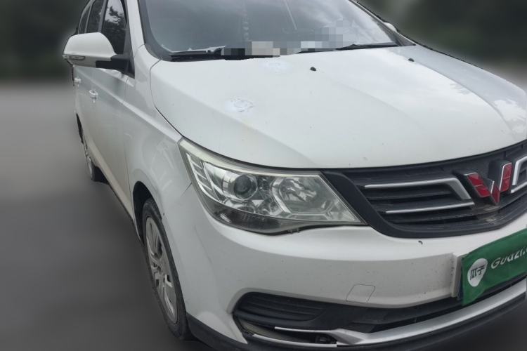Used Wuling 730 2020 Commercial Vehicle 1.5L Manual Value Edition 7 Seats Front Right 45 Deg