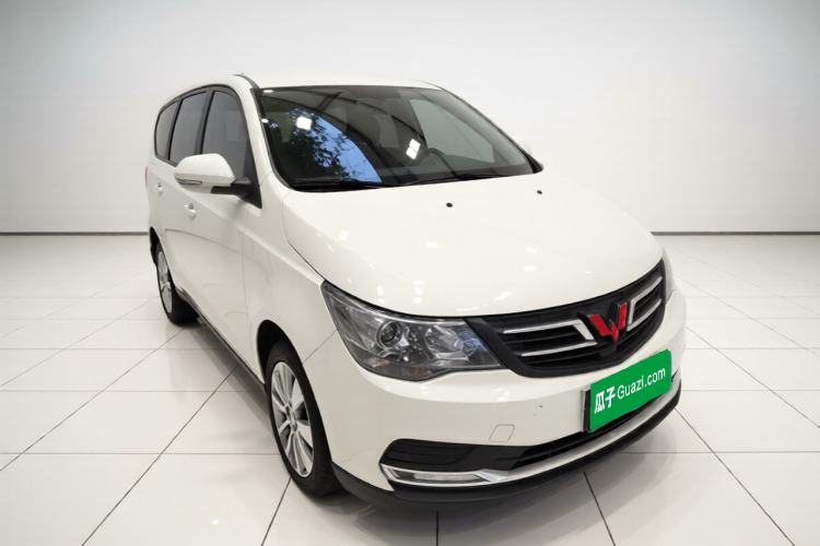 Used Wuling 730 2020 Commercial Vehicle 1.5L Manual Value Edition 7 Seats Front Right 45 Deg
