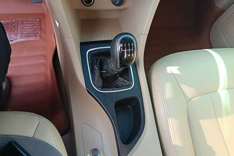 Used Wuling 730 2020 Commercial Vehicle 1.5L Manual Value Edition 8 Seats Gear Lever