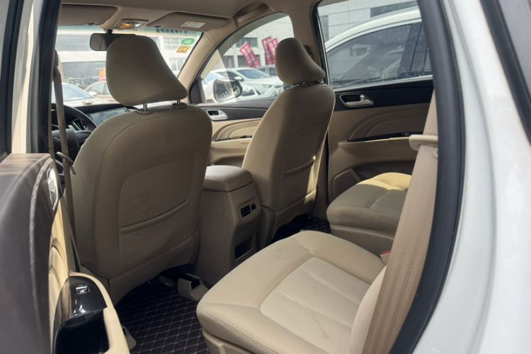 Used Wuling 730 2020 Commercial Vehicle 1.5L Manual Value Edition 7 Seats Interior 3