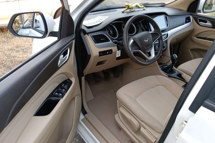 Used Wuling 730 2020 Commercial Vehicle 1.5L Manual Value Edition 7 Seats Interior 3