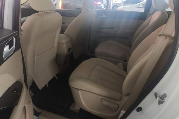 Used Wuling 730 2020 Commercial Vehicle 1.5L Manual Value Edition 7 Seats Interior 7
