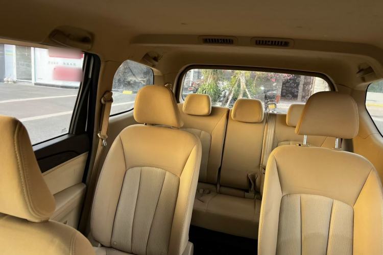 Used Wuling 730 2020 Commercial Vehicle 1.5L Manual Value Edition 7 Seats Interior 9