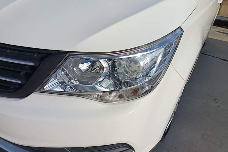 Used Wuling 730 2020 Commercial Vehicle 1.5L Manual Value Edition 8 Seats Left Front Headlight