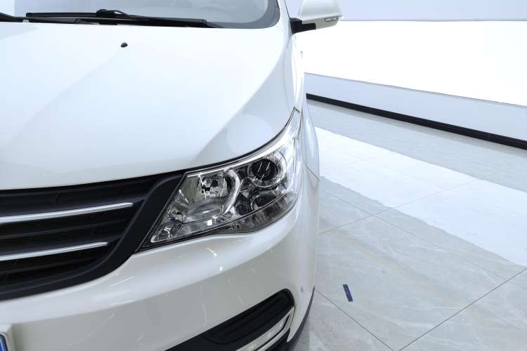 Used Wuling 730 2020 Commercial Vehicle 1.5L Manual Value Edition 7 Seats Left Front Headlight