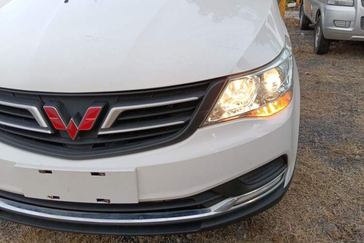 Used Wuling 730 2020 Commercial Vehicle 1.5L Manual Value Edition 7 Seats Left Front Headlight