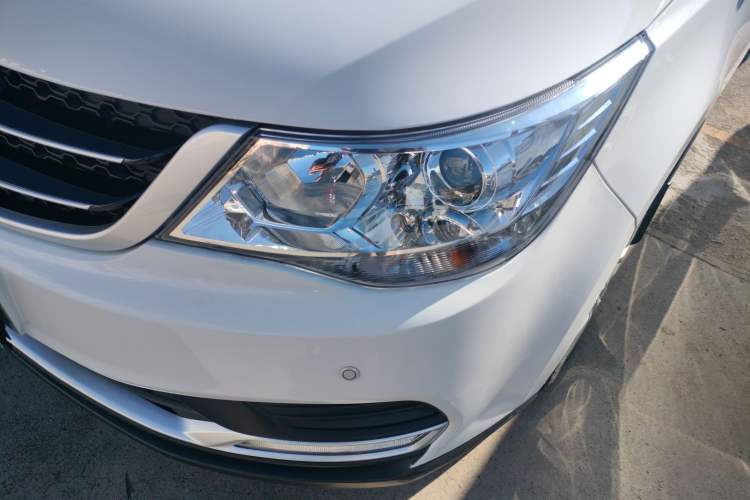 Used Wuling 730 2020 Commercial Vehicle 1.5L Manual Value Edition 7 Seats Left Front Headlight