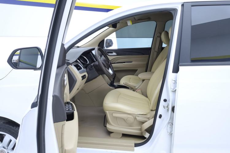 Used Wuling 730 2020 Commercial Vehicle 1.5L Manual Value Edition 7 Seats Left Front Seat