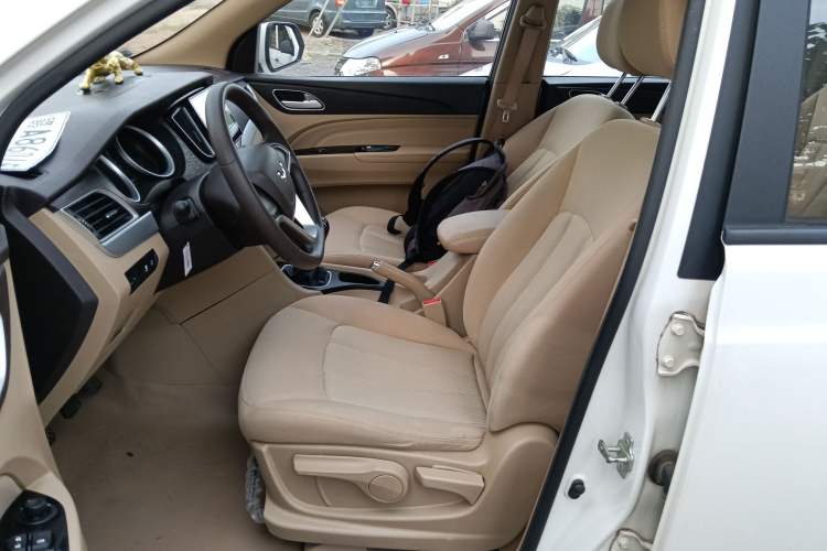 Used Wuling 730 2020 Commercial Vehicle 1.5L Manual Value Edition 7 Seats Left Front Seat