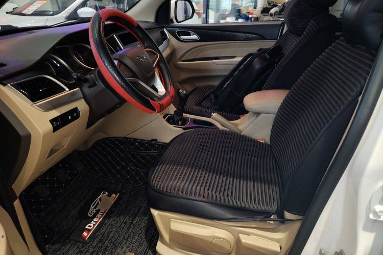 Used Wuling 730 2020 Commercial Vehicle 1.5L Manual Value Edition 7 Seats Left Front Seat