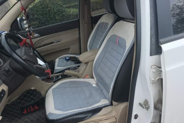 Used Wuling 730 2020 Commercial Vehicle 1.5L Manual Value Edition 7 Seats Left Front Seat