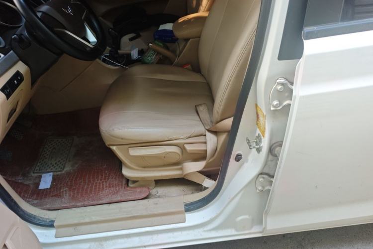 Used Wuling 730 2020 Commercial Vehicle 1.5L Manual Value Edition 7 Seats Left Front Seat
