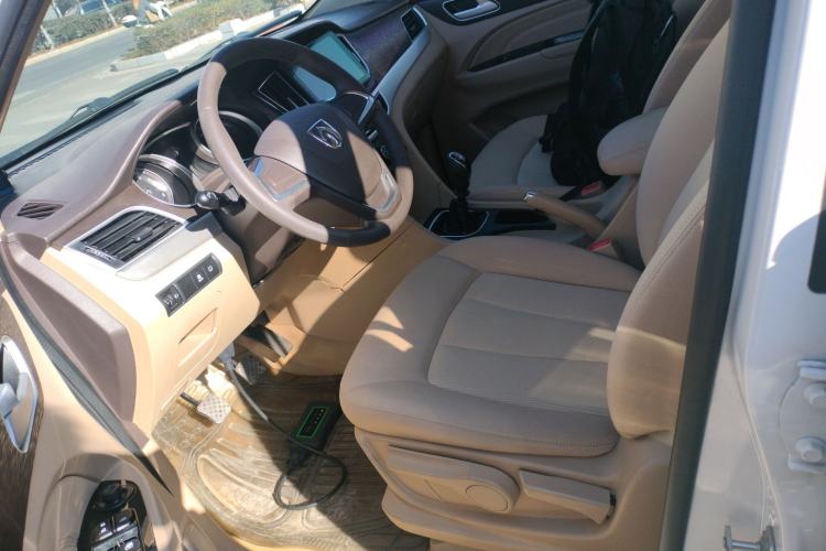 Used Wuling 730 2020 Commercial Vehicle 1.5L Manual Value Edition 7 Seats Left Front Seat