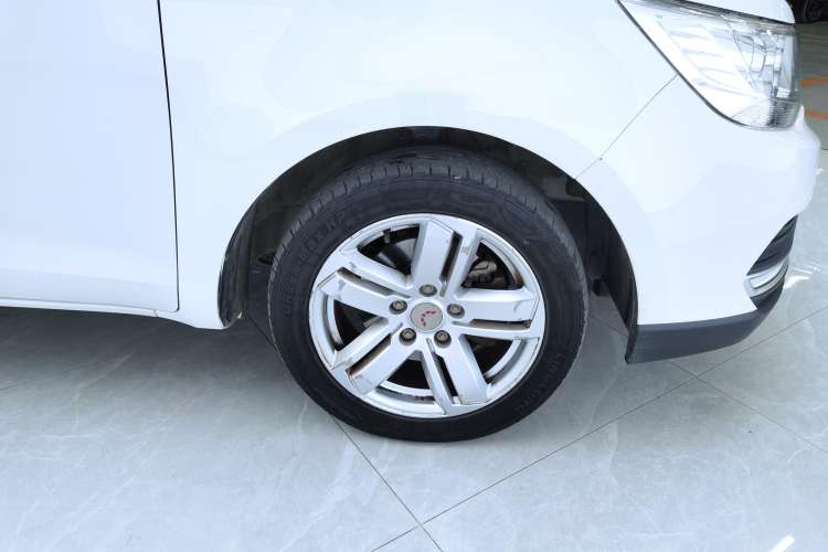 Used Wuling 730 2020 Commercial Vehicle 1.5L Manual Value Edition 7 Seats Left Front Wheel Hub