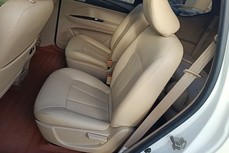 Used Wuling 730 2020 Commercial Vehicle 1.5L Manual Value Edition 8 Seats Left Rear Seat