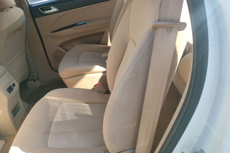 Used Wuling 730 2020 Commercial Vehicle 1.5L Manual Value Edition 7 Seats Left Rear Seat