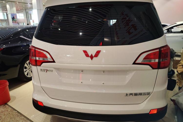 Used Wuling 730 2020 Commercial Vehicle 1.5L Manual Value Edition 7 Seats Rear