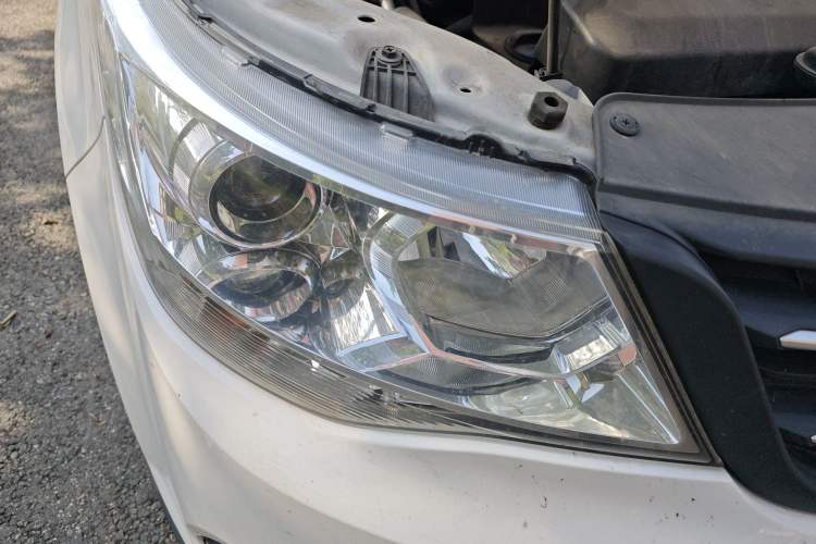 Used Wuling 730 2020 Commercial Vehicle 1.5L Manual Value Edition 7 Seats Right Front Headlight