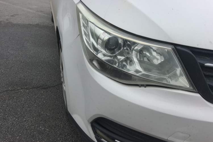 Used Wuling 730 2020 Commercial Vehicle 1.5L Manual Value Edition 7 Seats Right Front Headlight