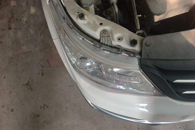 Used Wuling 730 2020 Commercial Vehicle 1.5L Manual Value Edition 7 Seats Right Front Headlight