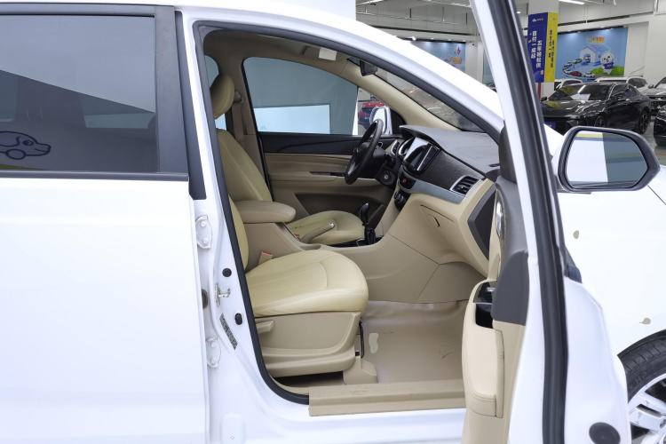 Used Wuling 730 2020 Commercial Vehicle 1.5L Manual Value Edition 7 Seats Right Front Seat