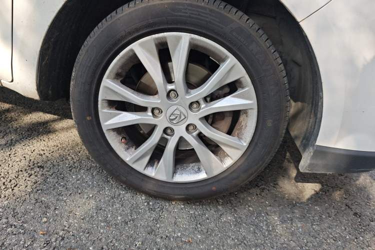 Used Wuling 730 2020 Commercial Vehicle 1.5L Manual Value Edition 7 Seats Right Front Wheel Hub