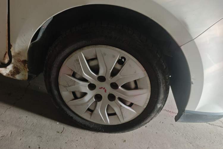 Used Wuling 730 2020 Commercial Vehicle 1.5L Manual Value Edition 7 Seats Right Front Wheel Hub