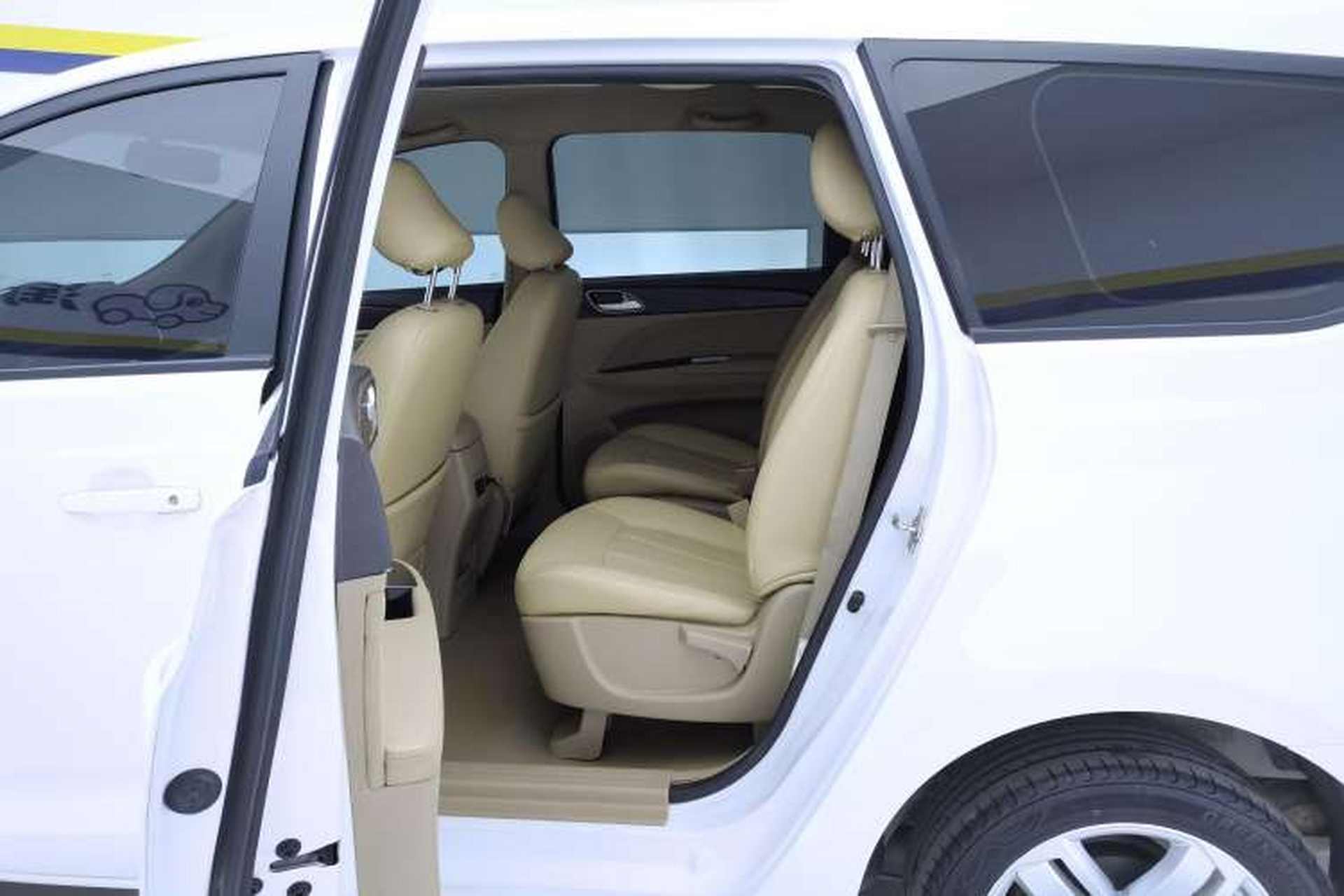 Used Wuling 730 2020 Commercial Vehicle 1.5L Manual Value Edition 7 Seats Right Rear Seat