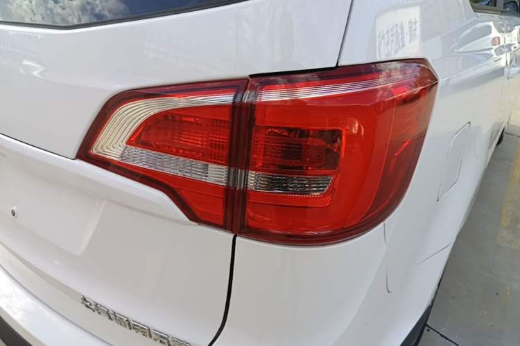 Used Wuling 730 2020 Commercial Vehicle 1.5L Manual Value Edition 8 Seats Right Rear Taillight