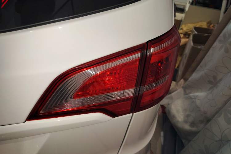 Used Wuling 730 2020 Commercial Vehicle 1.5L Manual Value Edition 7 Seats Right Rear Taillight