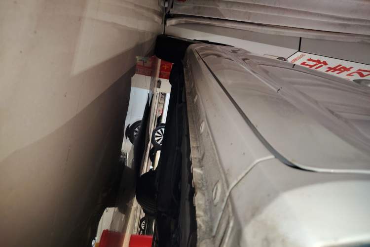 Used Wuling 730 2020 Commercial Vehicle 1.5L Manual Value Edition 7 Seats Right Side Sill