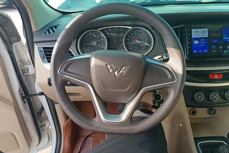 Used Wuling 730 2020 Commercial Vehicle 1.5L Manual Value Edition 8 Seats Steering Wheel