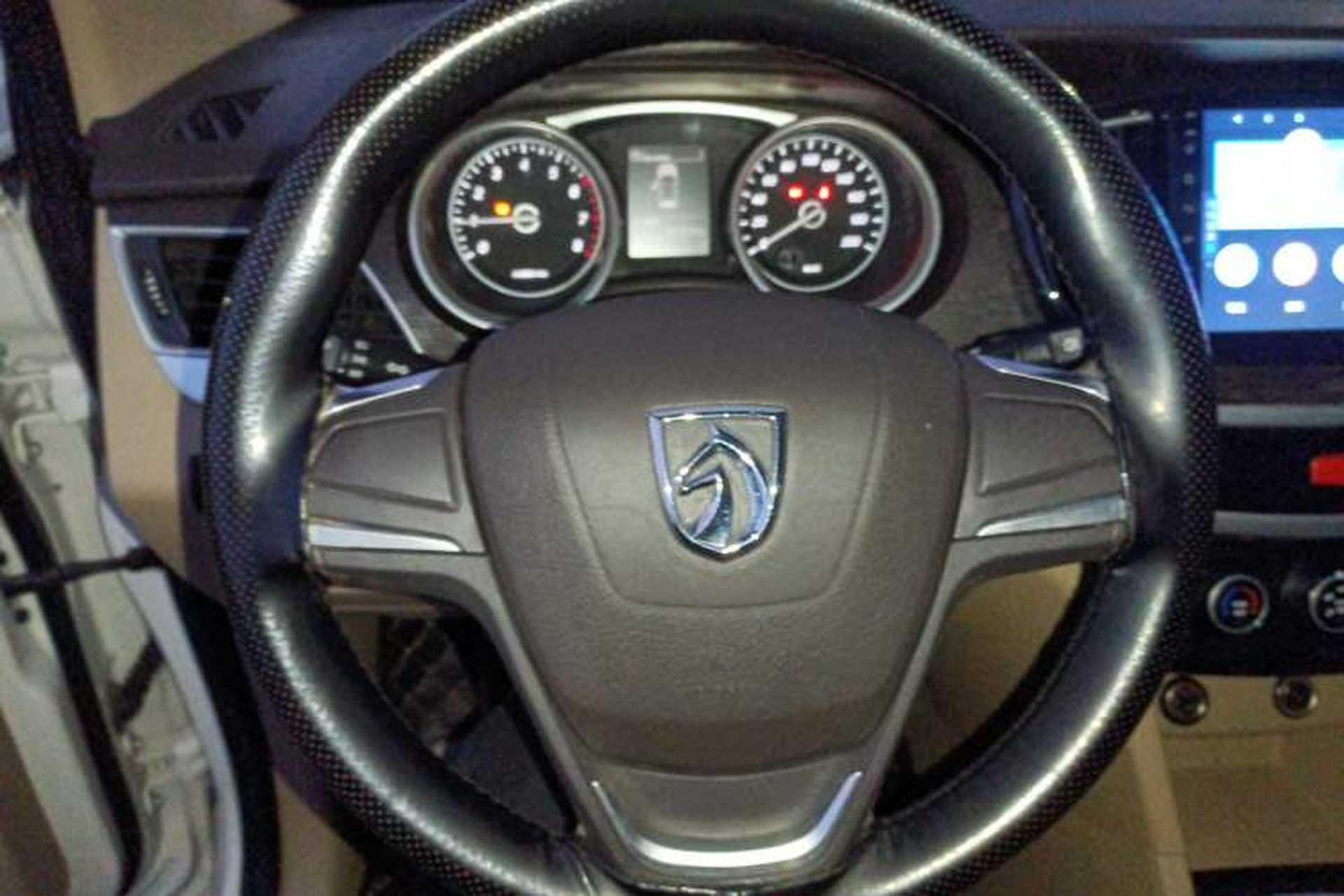 Used Wuling 730 2020 Commercial Vehicle 1.5L Manual Value Edition 7 Seats Steering Wheel
