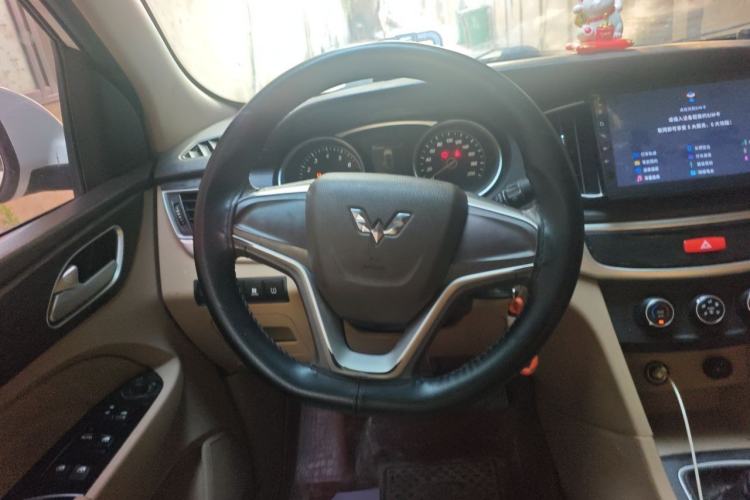Used Wuling 730 2020 Commercial Vehicle 1.5L Manual Value Edition 7 Seats Steering Wheel