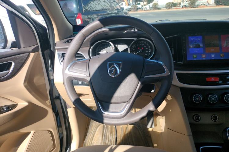 Used Wuling 730 2020 Commercial Vehicle 1.5L Manual Value Edition 7 Seats Steering Wheel