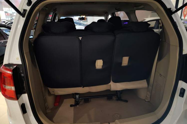 Used Wuling 730 2020 Commercial Vehicle 1.5L Manual Value Edition 7 Seats Trunk