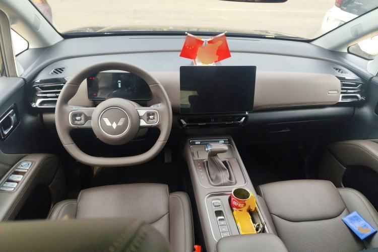 Used Wuling 730 2025 Model 1.5T CVT Elite Edition Center Console